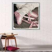 Zidni poster noge djevojke u ružičastim baletnim papučama, 22.375 34